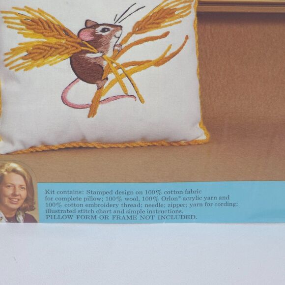 Field Mouse Pillow Kit Columbia Minerva Creative Crewel Grannycore Erica Wilson‎ - Picture 4 of 5